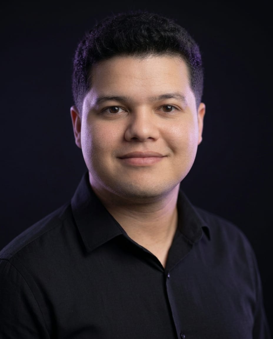 Portrait of Cesar Benavides, founder of BM Consultory